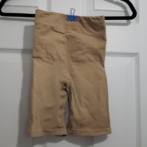 Mid thigh scalpting short above the knee